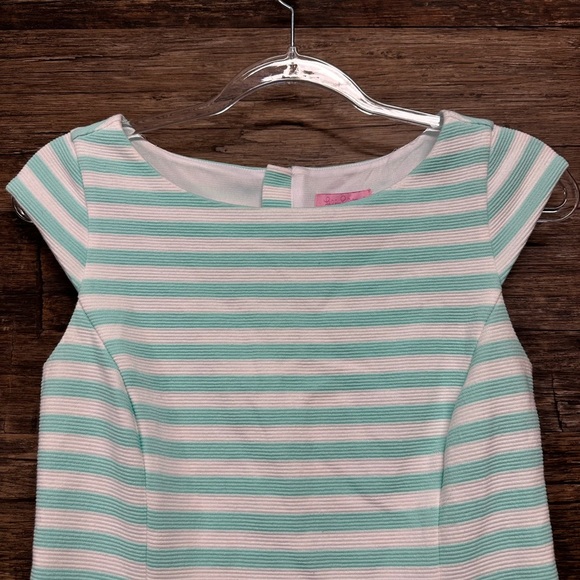 Lilly Pulitzer White and Green Sheath Dress with Bateau Neckline - Picture 12 of 13